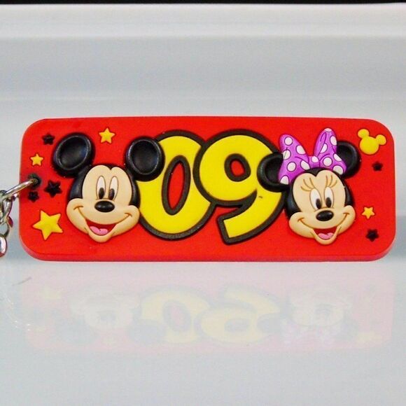 Disney 2009 Keychain Mickey Minnie 3D - Picture 1 of 6